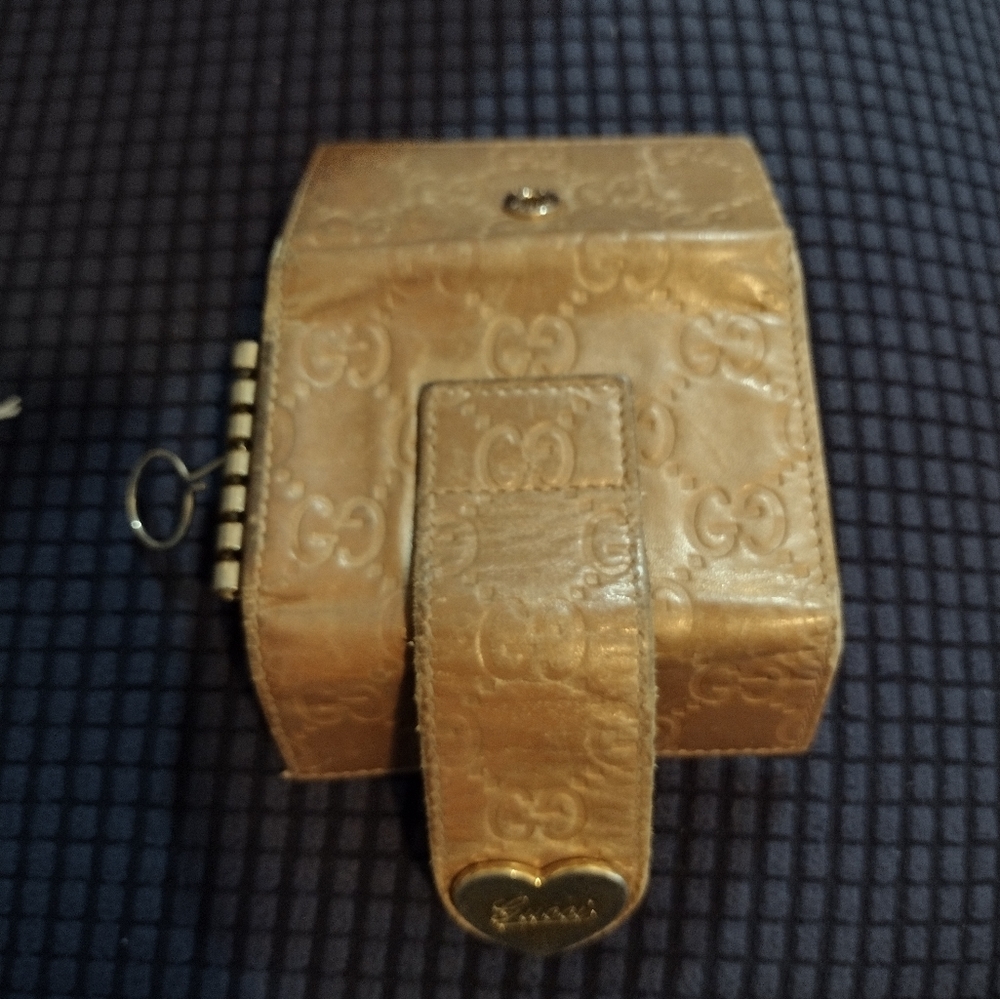 Gucci Embossed Key Holder